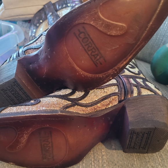 Women's Western Heeled Boots - Brown and Cream - Picture 4 of 4